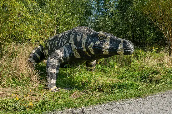 megalania biggest lizard did cavemen live with
10 Differences Between Dinosaurs and Dragons (and 5 Similarities)